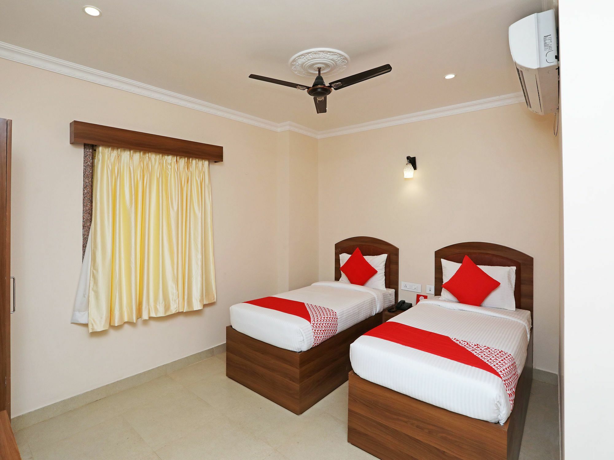 Oyo 13528 Kumud Plaza Otel Bhubaneswar Dış mekan fotoğraf